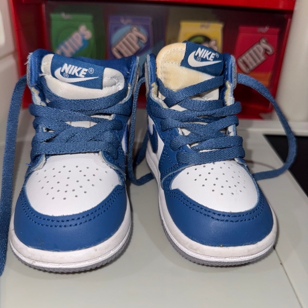 Nike Kids Sneakers in Blue and White